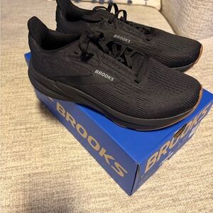 Brooks Running/Walking Sneakers Women’s Sz 7 Brand New in Box